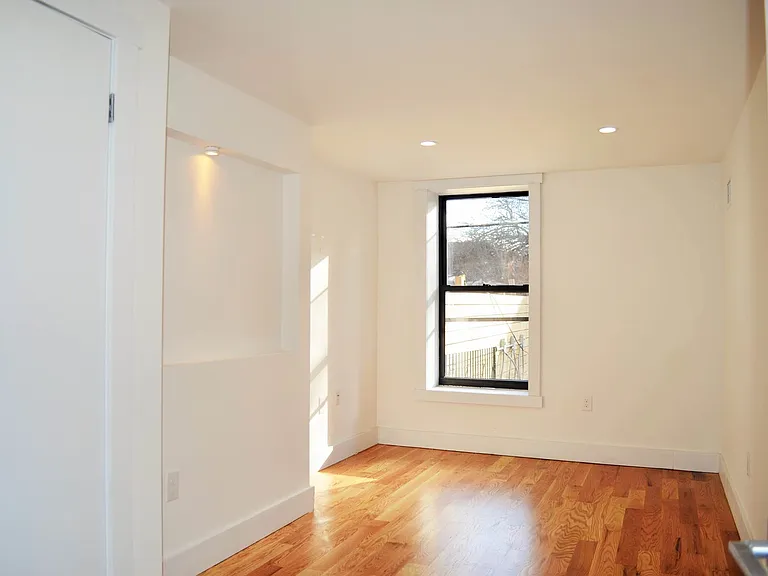 1214 Jefferson Ave #2 — Photo 3