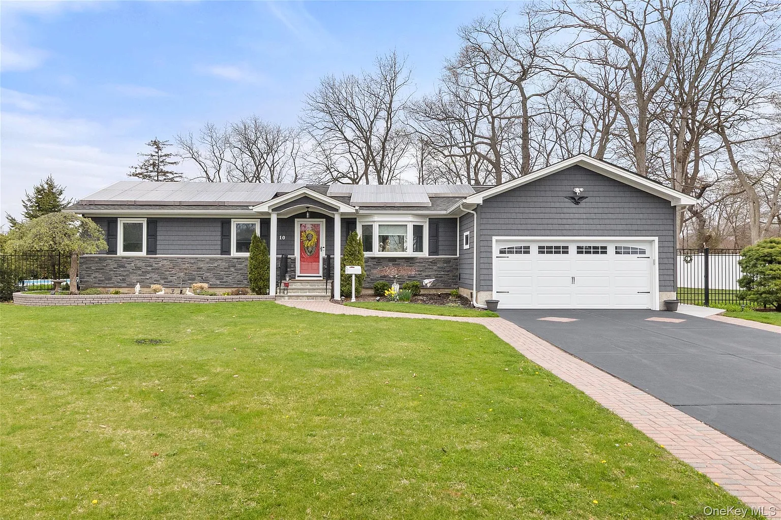 10 Denise Drive photo 1