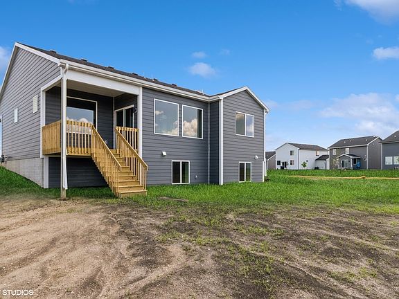 2nd image of 490 NW Independence Cir
