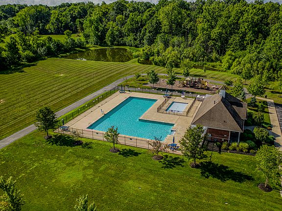 2nd image of 746 King Fisher Dr