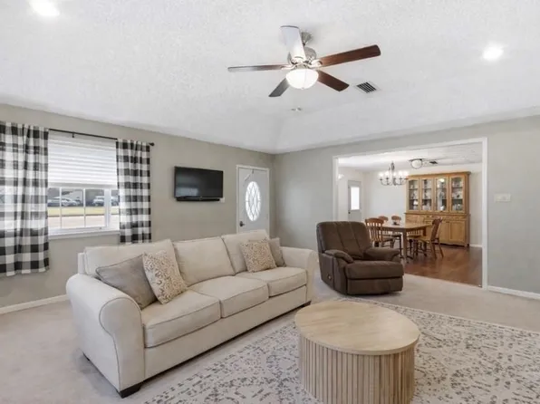 1224 N Texas St, De Leon, TX 76444