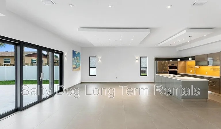 3001 John Anderson Dr — Photo 4