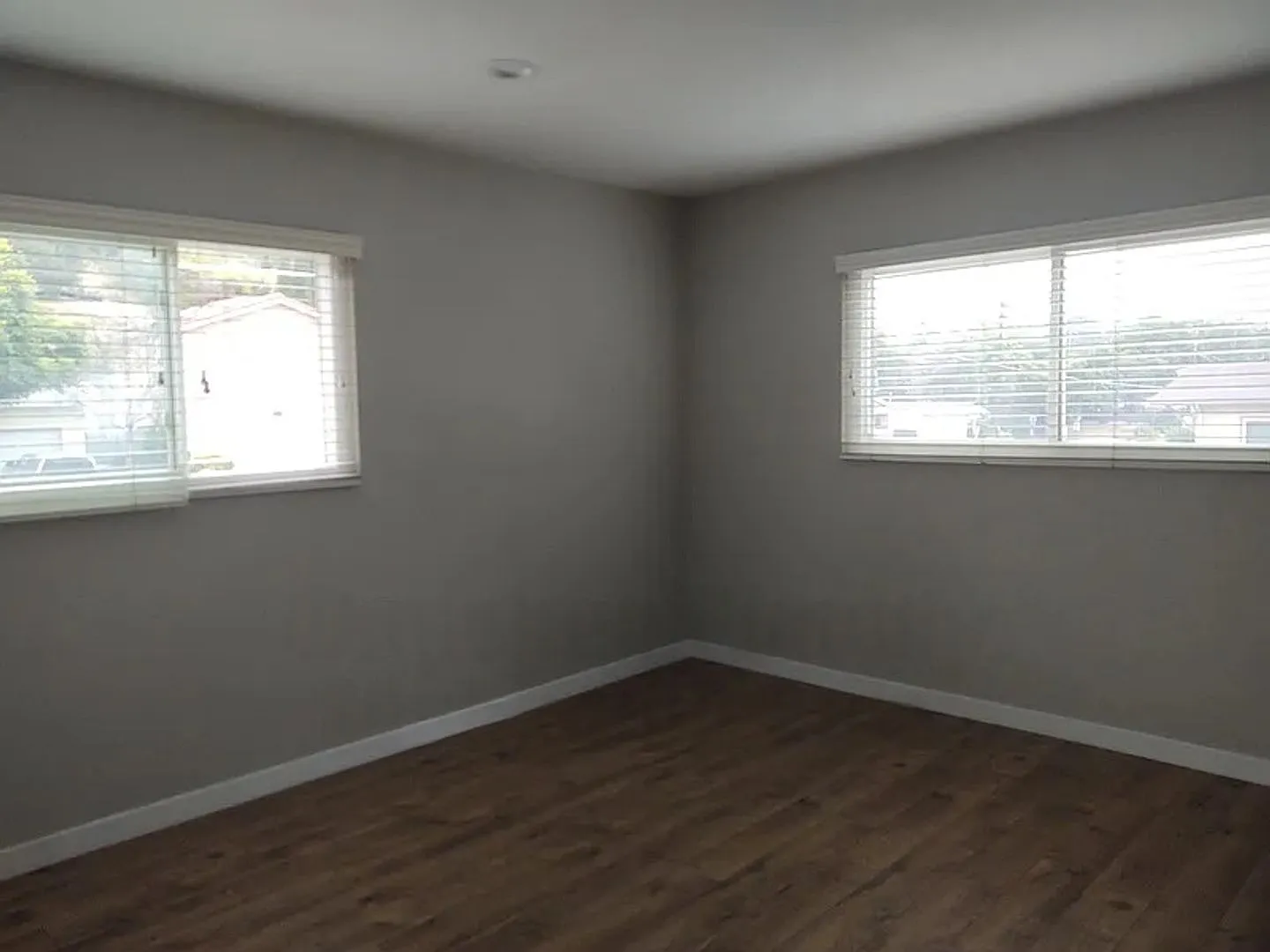 Stunning 6 Bed 3 Bath Home on Baja!! - Close Drive to Campus! — Photo 2