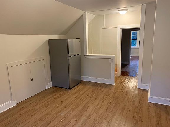 5th image of 128 Maple Ave #B