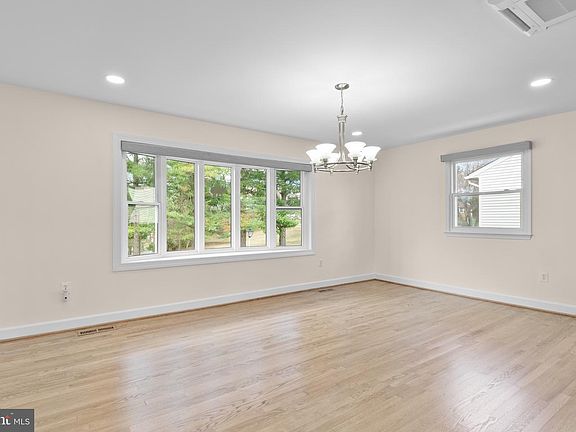 4th image of 19005 Mount Airey Rd