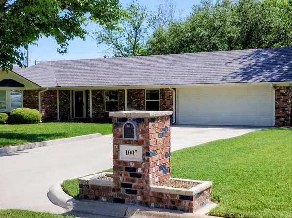 1007 W Edwards St, Olney, TX 76374