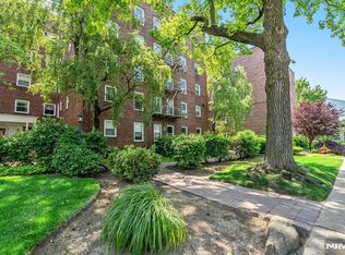 328 Bridge Plz N APT 5C, Fort Lee, NJ 07024