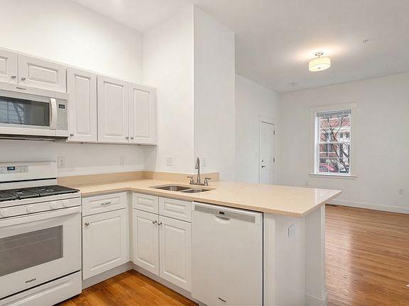 2nd image of 172-174 Auburn St #2