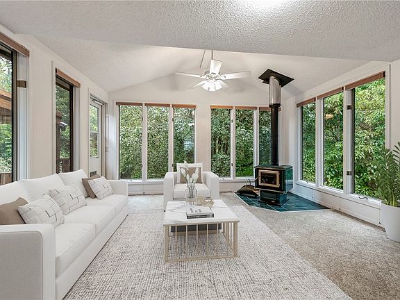 3rd image of 38 Dalton Dr