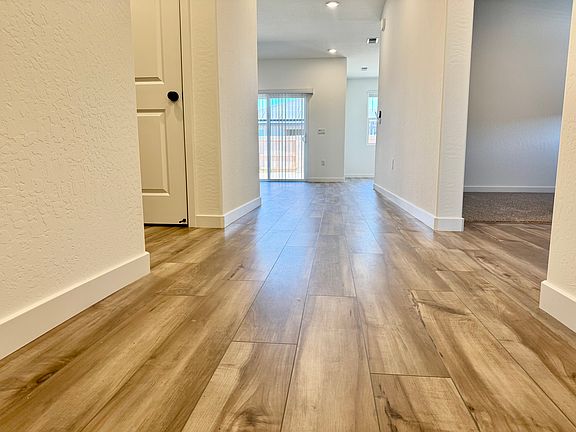 5th image of 560 Riley Ave