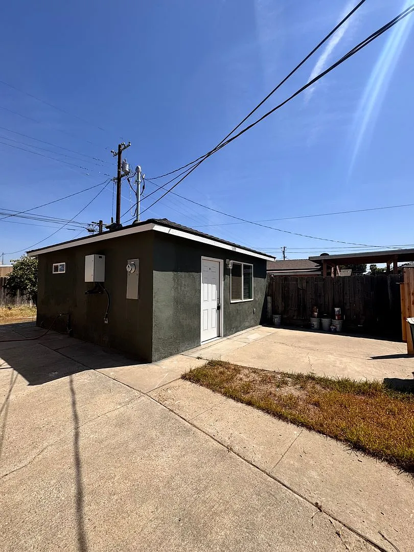 Brand New All Electric Studio ADU Water Included! $1150 Deposit/Rent — Photo 2
