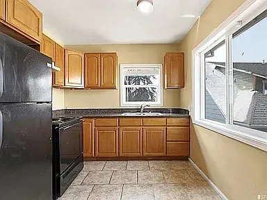 568 Alhambra St — Photo 6