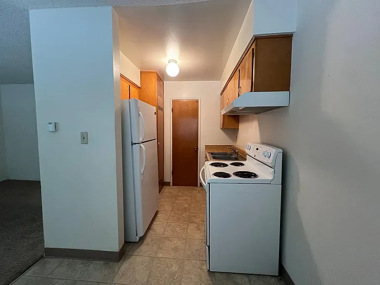 906 Nevada St — Photo 3