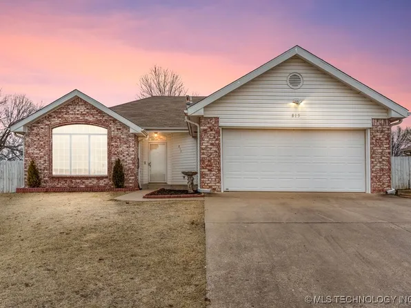 815 Lakeview Dr, Cushing, OK 74023