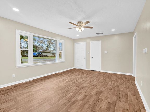 5th image of 6 Willow Dr