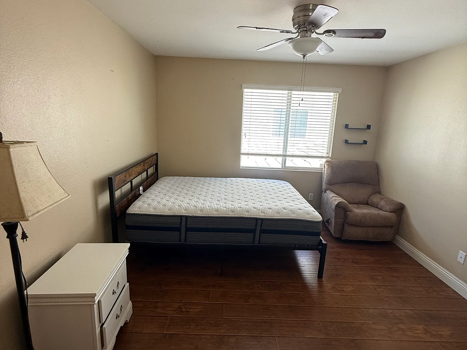 5 bed, $1,099 — Photo 3