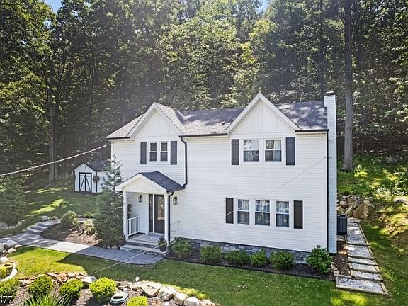3rd image of 94 Castle Rock Rd