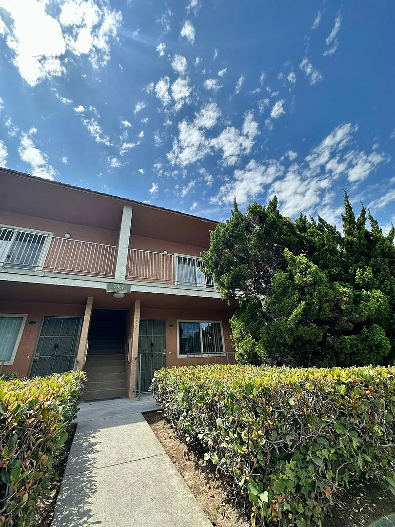 Mesa Villa Apartments — Photo 2