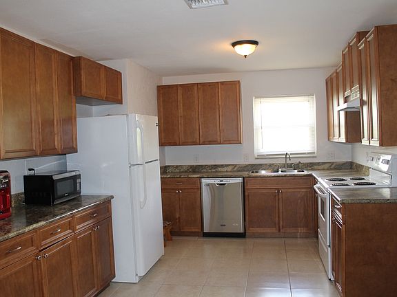 4th image of 2600 Carol Dr