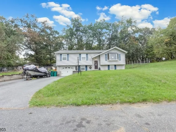 4 Geraldine Dr, Wantage Twp., NJ 07461