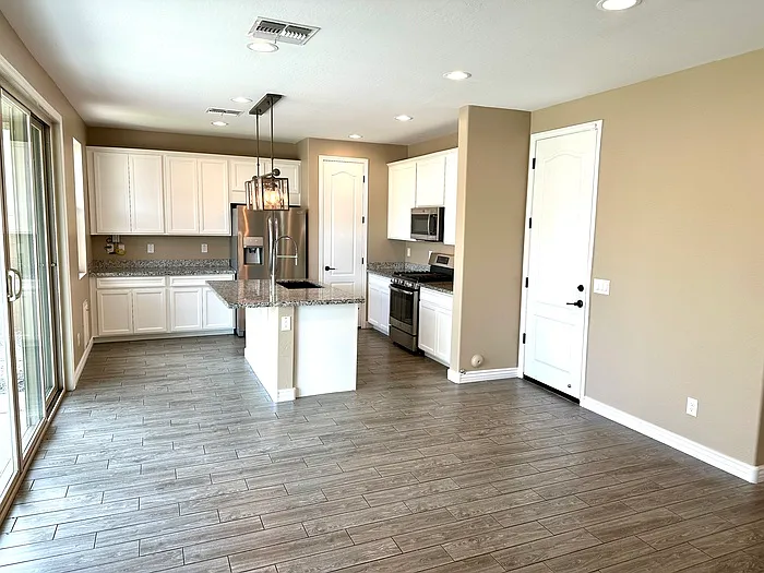 2930 E Sunland Ave — Photo 6