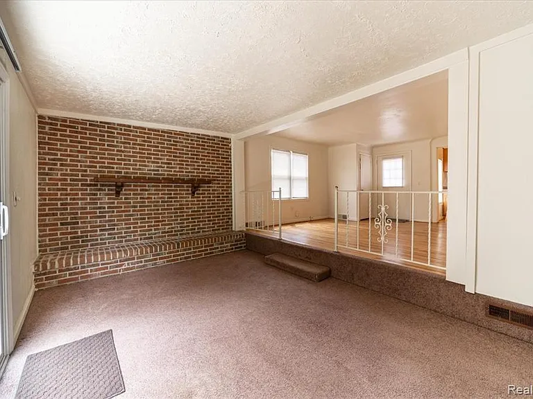 4335 Territorial Rd #B — Photo 8