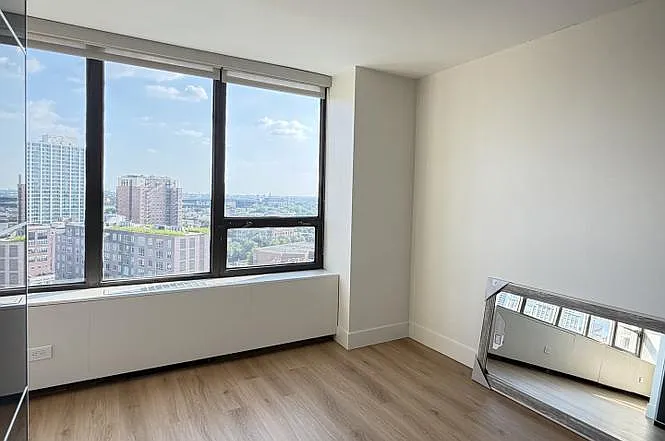 3930 N Pine Grove Ave #1708 — Photo 11