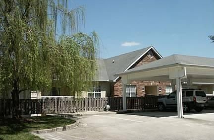 1st image of 1011 Holly Dr