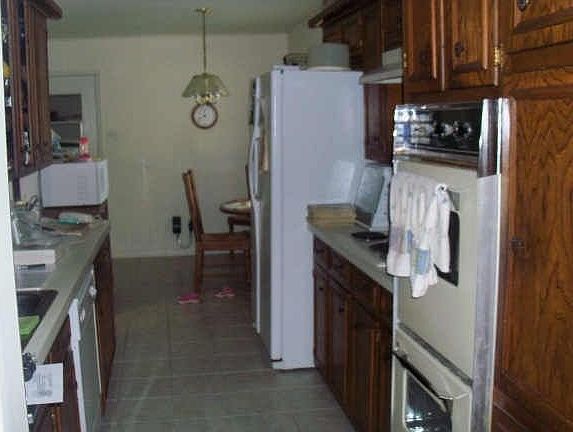 3rd image of 500 Oakridge Dr