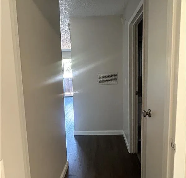 15 La Brea Way — Photo 4