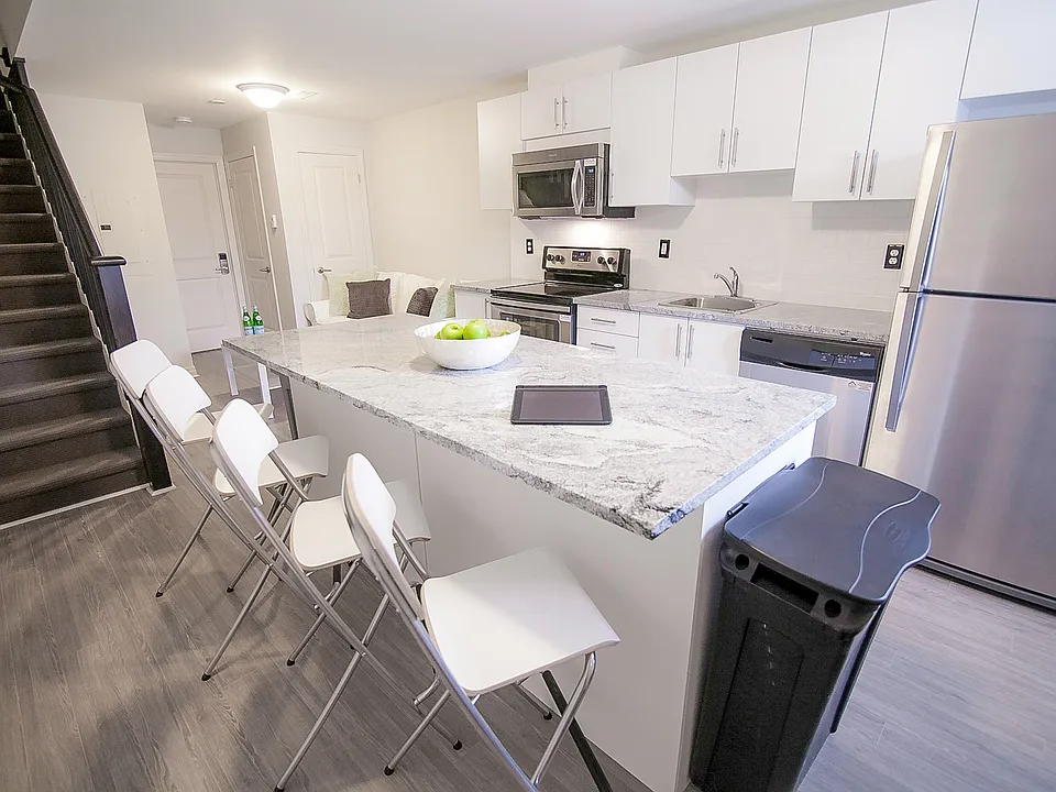 310 Georgian Dr #103