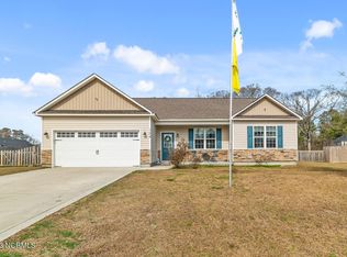 104 Deacons Ridge Rd, Hubert, NC 28539