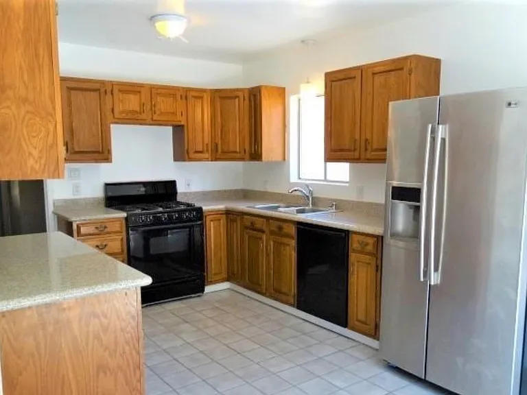 826 Birch Ave — Photo 1