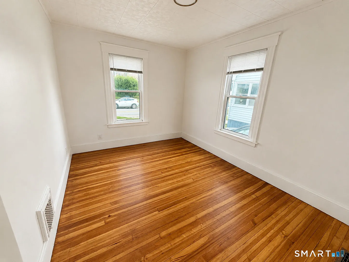 3 bed, 1.0 bath, 1250 sqft, $1,700 — Photo 4