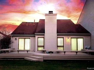 659 Glasgow Ct, Rochester, MI 48307