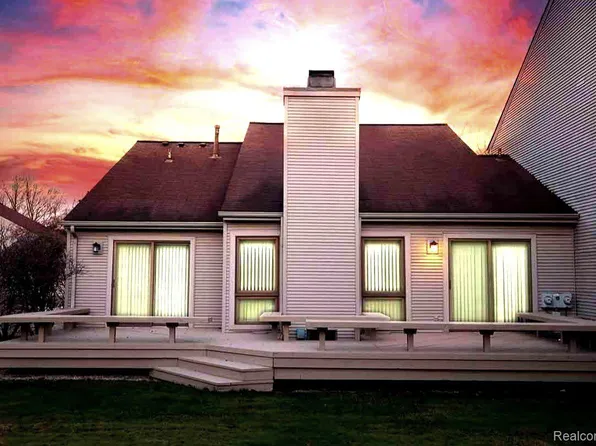 659 Glasgow Ct, Rochester, MI 48307