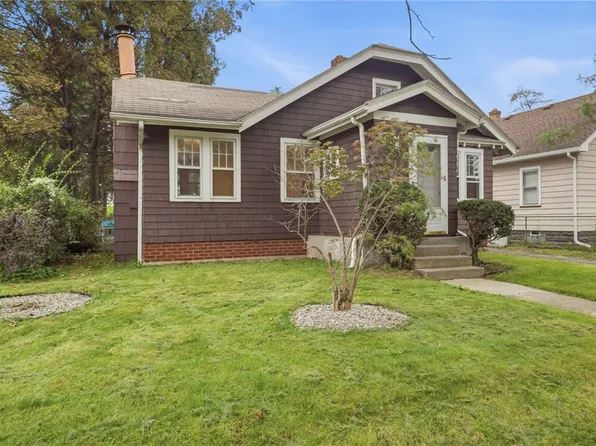 10 Lakewood Dr, Rochester, NY 14616