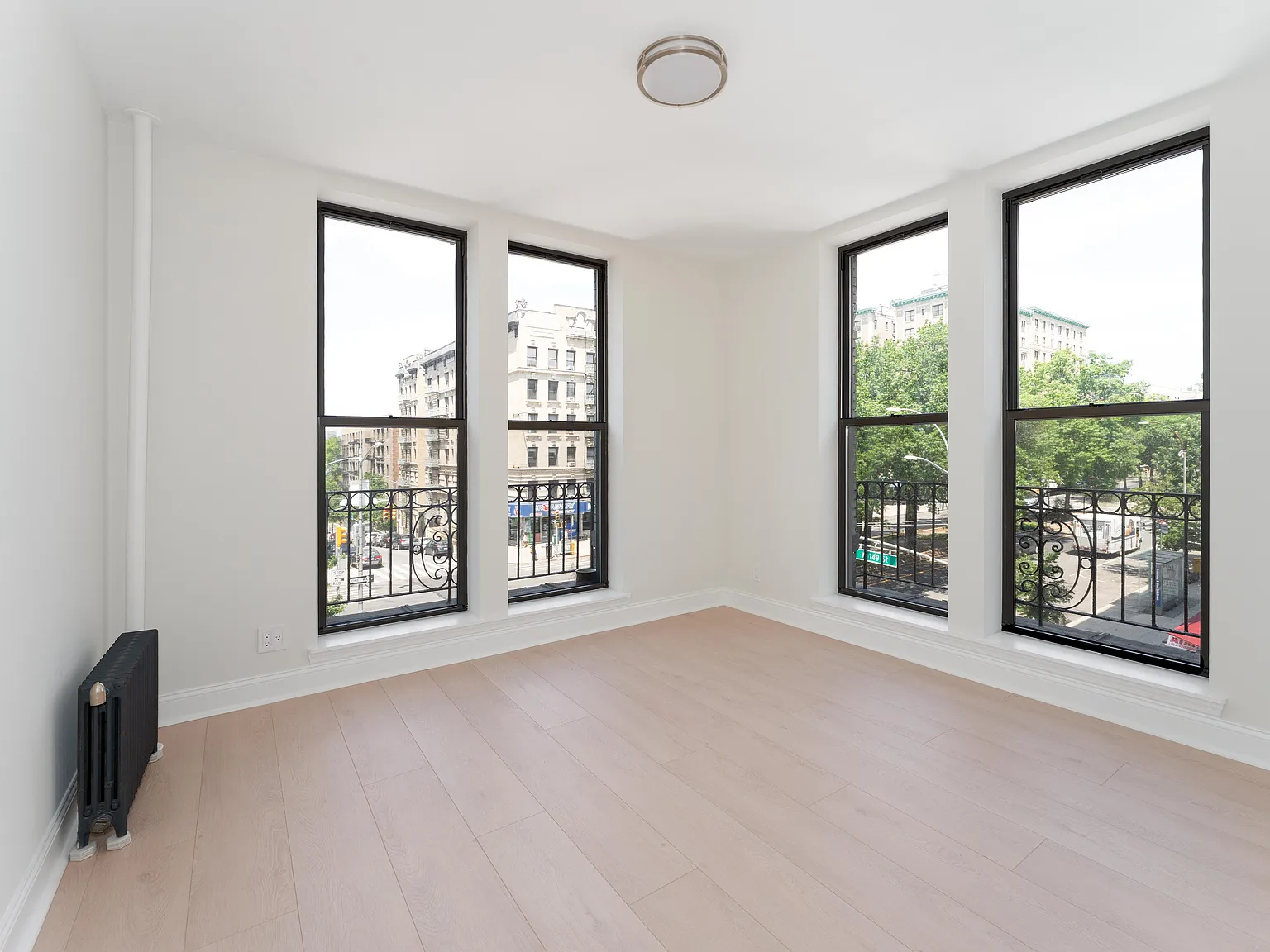 3612 Broadway — Photo 2