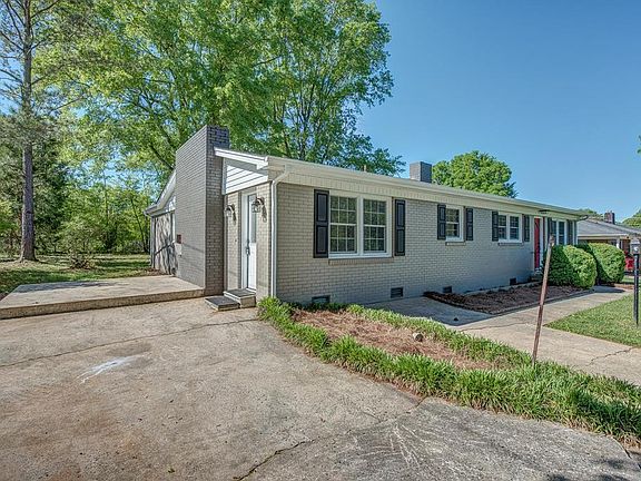 3rd image of 1401 Beverly Ave