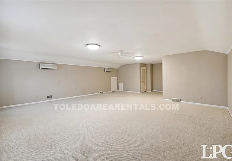 3835 Hillandale Rd E — Photo 40