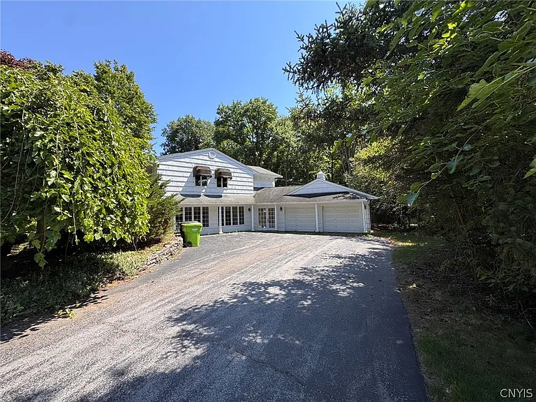 112 Old Farm Rd — Photo 3