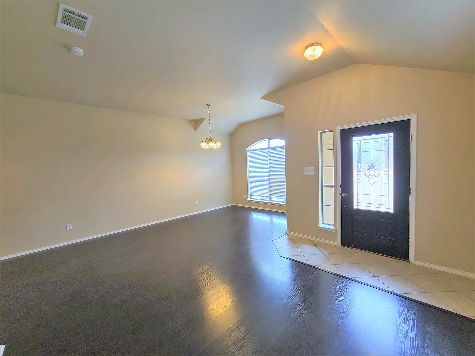 3 bed, 2146 sqft, $2,200 — Photo 4