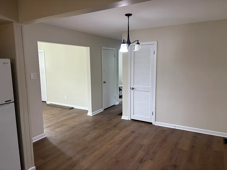 212 Zandale Dr — Photo 17