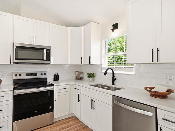 3rd image of 5386 Traci Dr