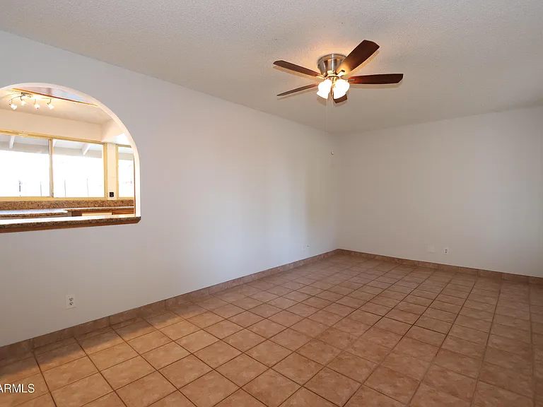 1910 E Manhatton Dr — Photo 8