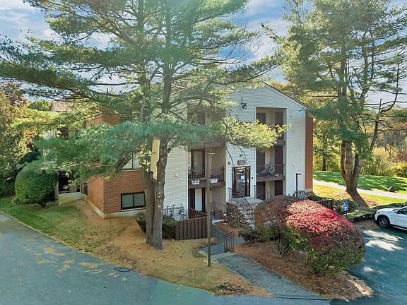 2nd image of 189 Littleton Rd Unit 44