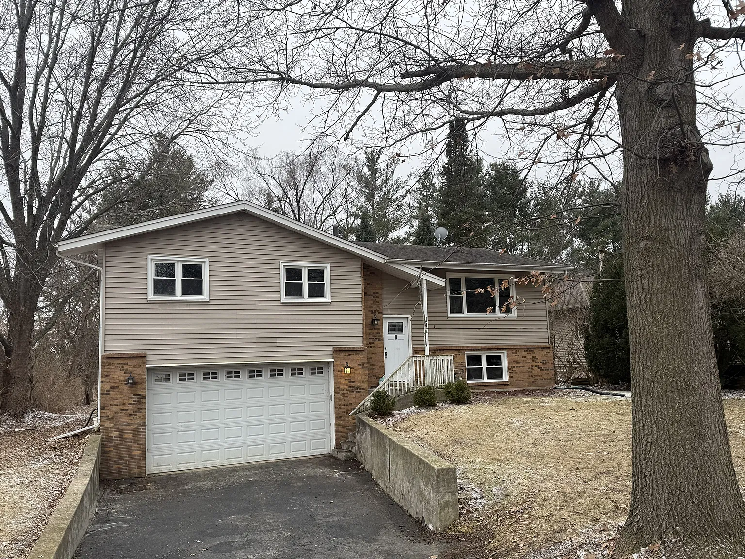 3 bed, 1864 sqft, $2,300 — Photo 1