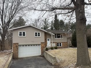117 Liverpool Dr SE, Poplar Grove, IL 61065