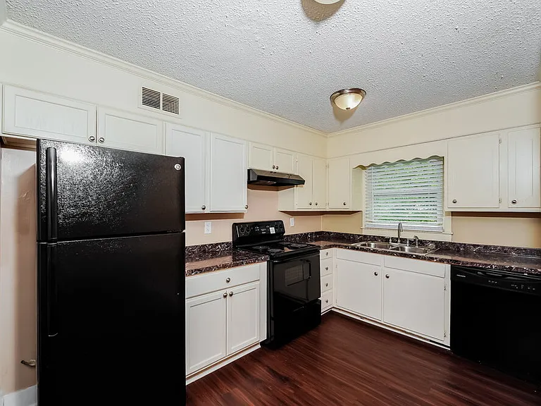 1011 Menlo Ln — Photo 7