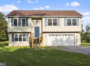 12 Fountain Ter, Berkeley Springs, WV 25411